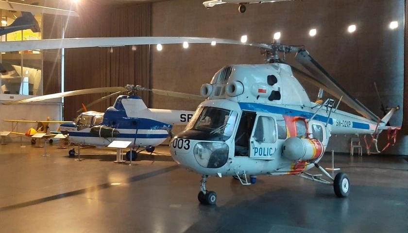 Śmigłowiec  Mi-2 na wystawie w Muzeum Lotnictwa w Krakowie.