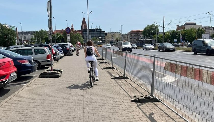 Na wysokości ulicy Sokolniczej powstanie wyniesiony przejazd oraz przejście dla pieszych.