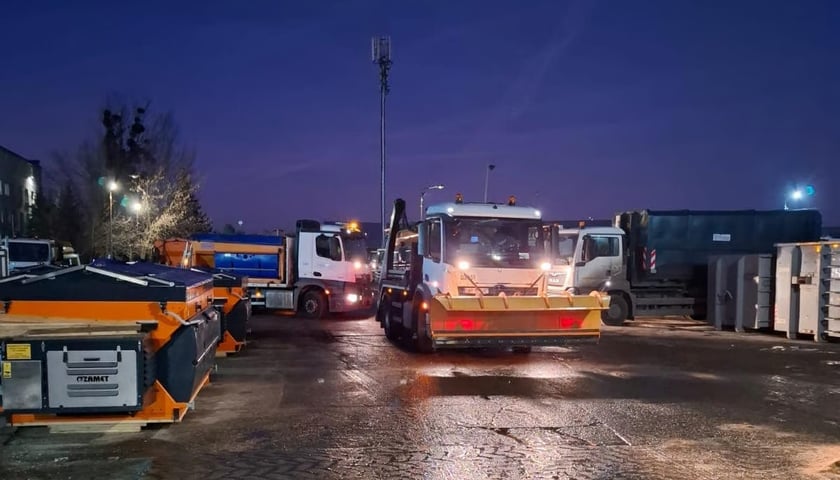 Pługosyparki wyjeżdżające na miasto