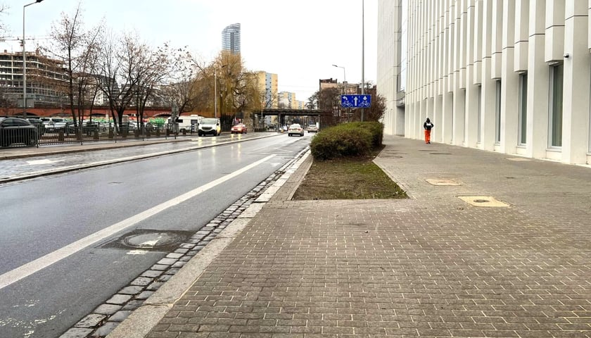 Nowa droga rowerowa będzie biec przez ul. Zielińskiego, pl. Muzealny, Muzealną do kładki nad fosą, którą dojedziemy do pl. Wolności. Powstanie również odcinek na Świebodzkiej