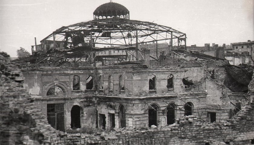 Zniszczony Cyrk Buscha. Rok 1945. Zdjęcie archiwalne