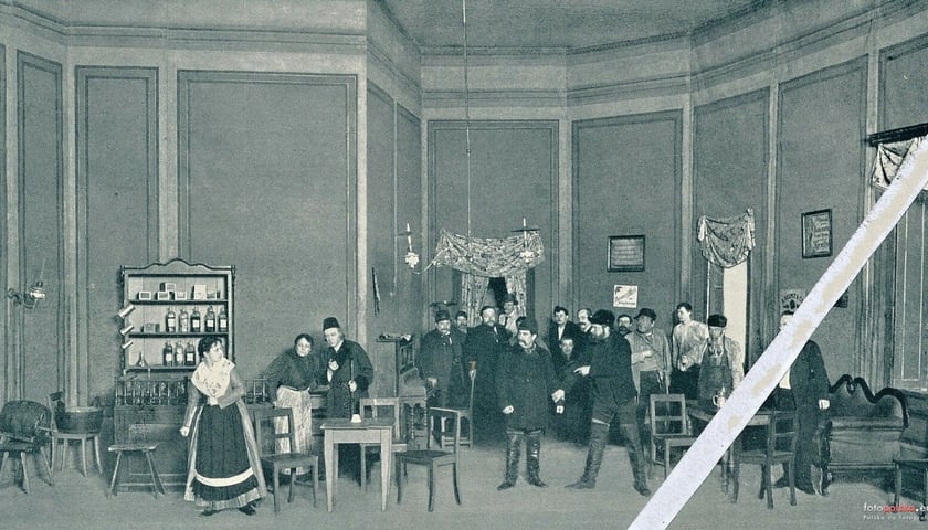 Scena w teatrze Lobego – przedstawienie „Fuhrmann Henschel” (Woźnica Henszel) Geharta Hauptmanna. Rok 1900