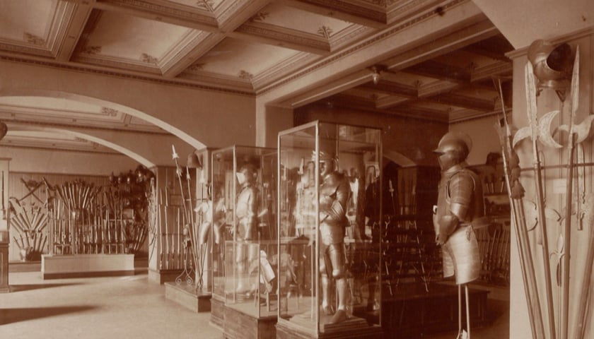 Wnętrza Śląskiego Muzeum Rzemiosła Artystycznego i Rzemiosła. Lata 1900–1910. Zdjęcie archiwalne