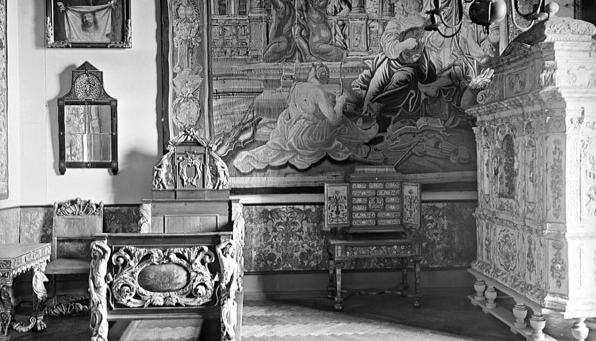 Wnętrza Śląskiego Muzeum Rzemiosła Artystycznego i Rzemiosła. Lata 1920–1930. Zdjęcie archiwalne