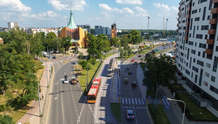 Wizualizacja przedstawia widok na ul. Bardzką po przebudowie 