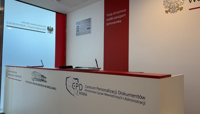 Punkt paszportowy na wrocławskim lotnisku