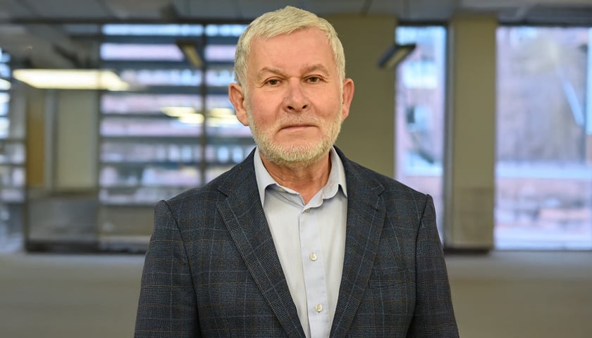 Prof. Krzysztof Jajuga. Na zdjęciu widać mężczyznę z brodą