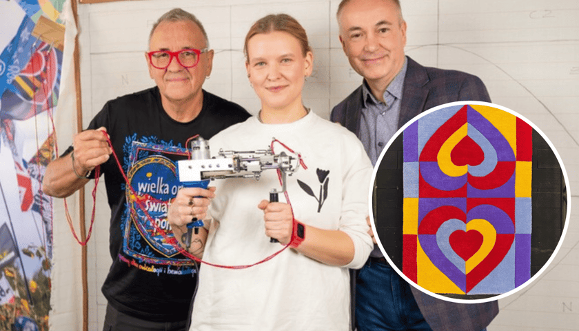 Na zdjęciu od lewej: Jerzy Owsiak, Ela Szajko  i profesor Wojciech Młynarski, w kółku kolorowy dywan z motywem serca