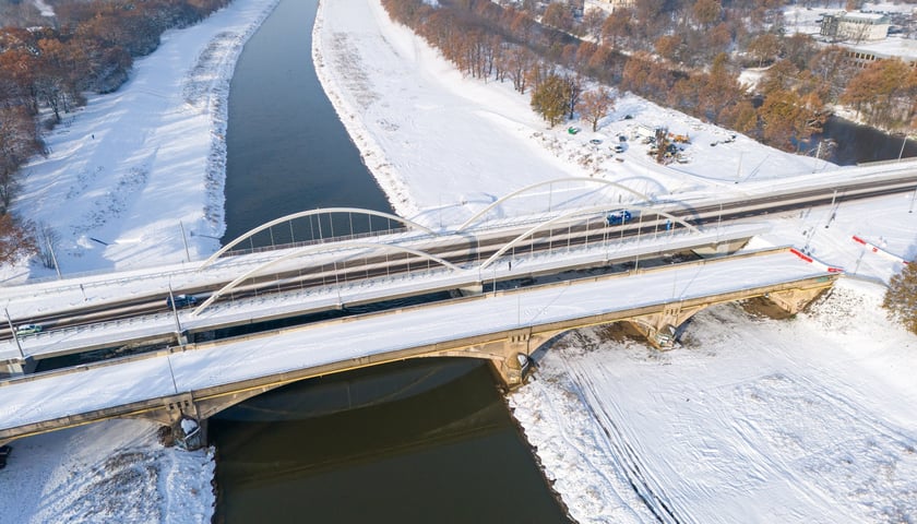 Stare i nowe mosty Chrobrego we Wrocławiu w styczniu 2025