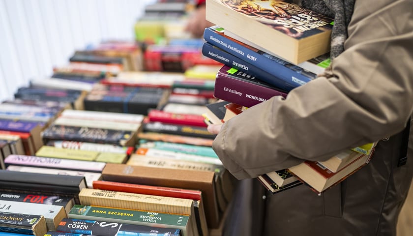 Dwudniowy kiermasz książek w bibliotece przy ul. Szewskiej we Wrocławiu