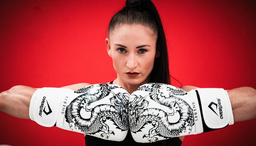 Róża Gumienna – zawodniczka MMA i Mistrzyni Świata w Kickboxingu. Podczas WOŚP 2025 można wylicytować prowadzony przez nią trening