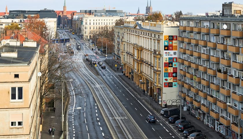 Zdjęcie ilustracyjne przedstawia ulicę Kołłątaja