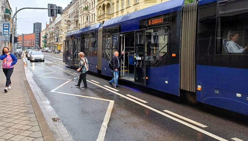 Przystanek na ulicy Piastowskiej przy skrzyżowaniu z Sienkiewicza 