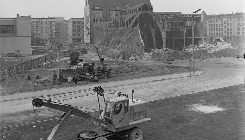 Jedno ze zdjęć prezentowanych podczas wystawy (Od)nowa. Miasto przeobrażone. Wrocław ‘45
