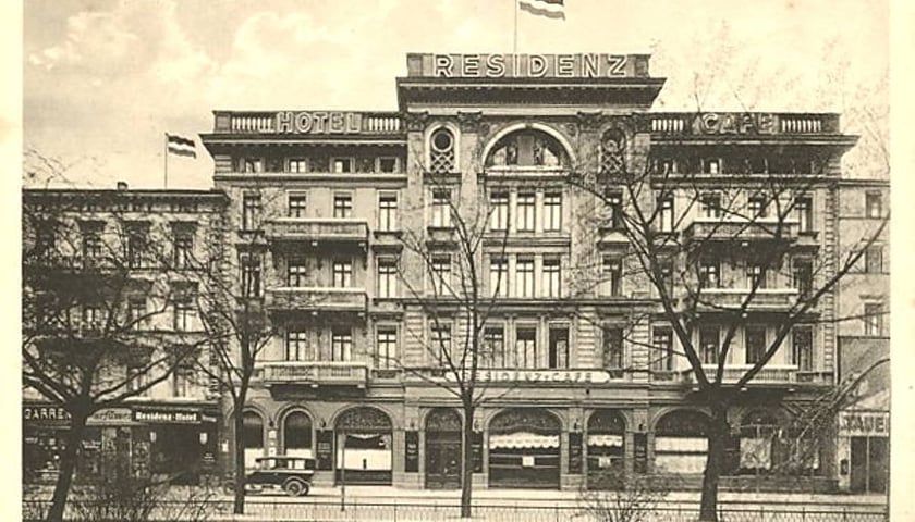 Fasada hotelu. Lata 1910–1918. Zdjęcie archiwalne