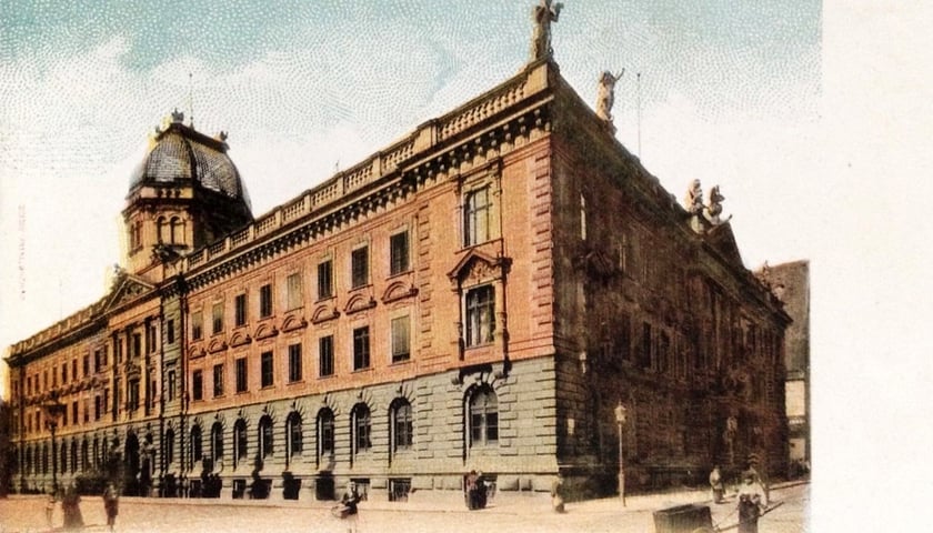 Gmach dawnej Poczty Głównej, widok z ul. Wita Stwosza. 1900 rok. Zdjęcie archiwalne