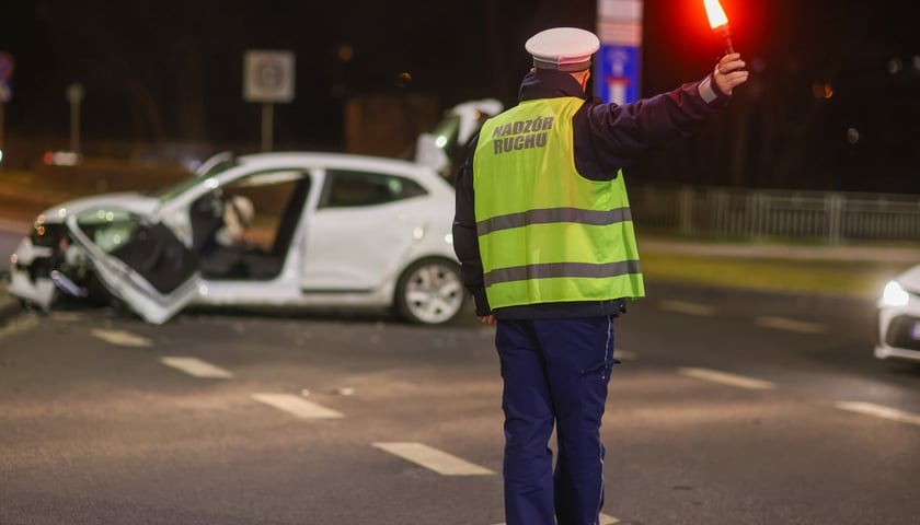 Kolizja samochodu osobowego z autobusem przy Krzywoustego. 02.02.2025