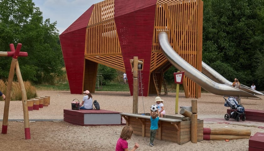 Park Mamuta na Oporowie, wybudowany ze środków WBO. Zdjęcie ilustracyjne