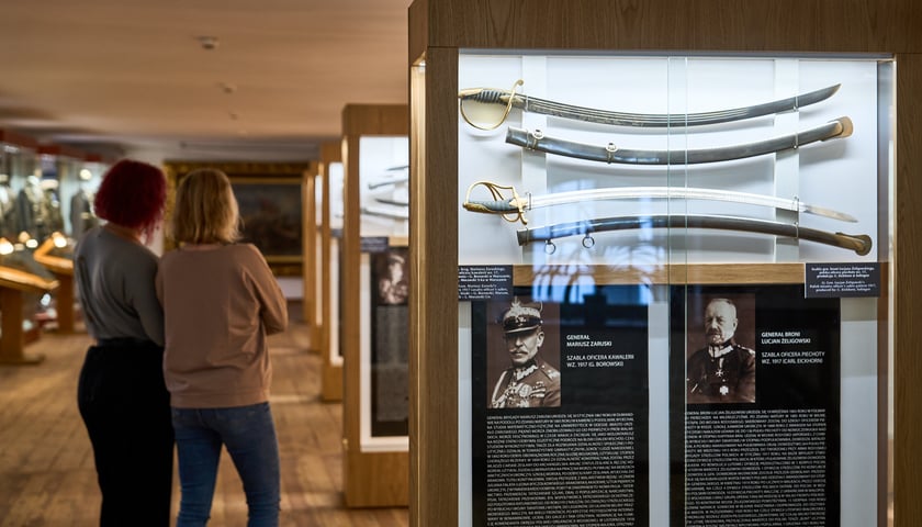 Muzeum Militariów w Arsenale Miejskim - wystawa szabel
