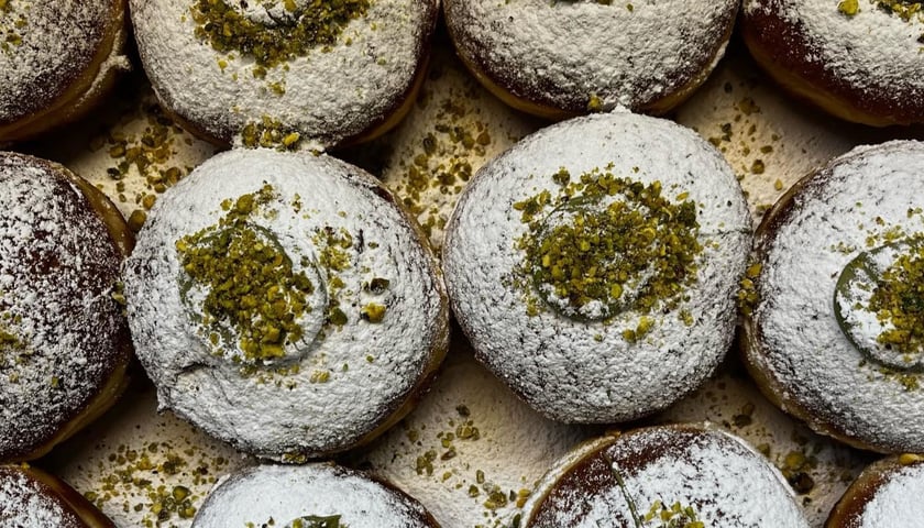 W Chlebotece dostaniecie modne pączki z pistacją we Wrocławiu.