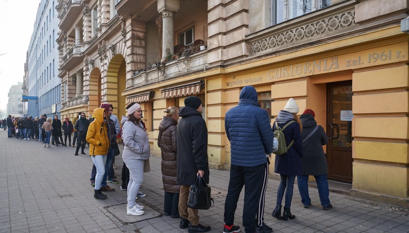 Cukiernia Pod Trumienką to znane miejsce we Wrocławiu. Po pączki ustawiają się tu zarówno wrocławianie, jak i studenci.