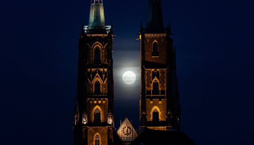 Pełnia Śnieżnego Księżyca we Wrocławiu
