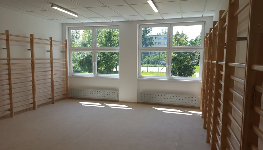 Sala gimnastyczna w Zespole Szkół nr 20 we Wrocławiu.