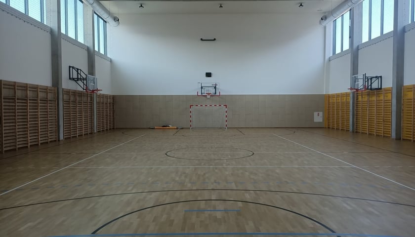 Blok sportowy Liceum Ogólnokształcącego nr XIII we Wrocławiu.