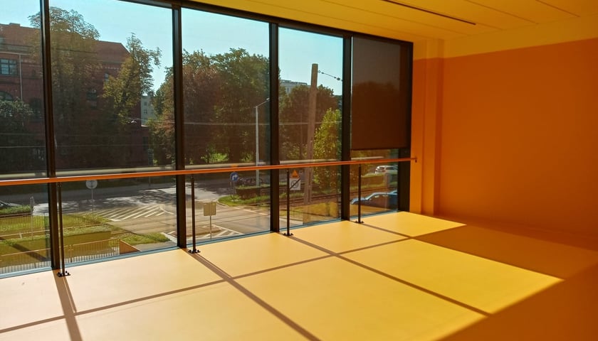 Blok sportowy Liceum Ogólnokształcącego nr XIII we Wrocławiu.