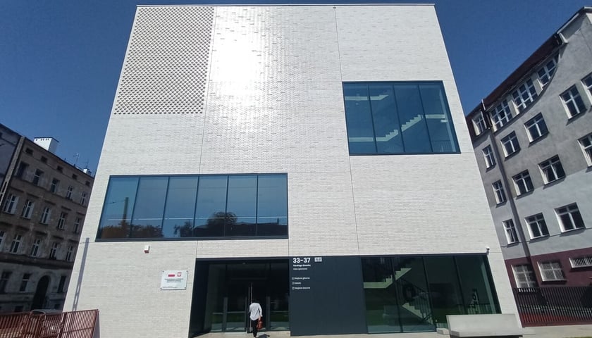 Blok sportowy Liceum Ogólnokształcącego nr XIII we Wrocławiu.