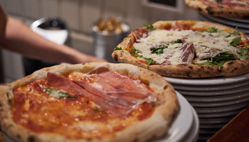 Na zdjęciu pizze neapolitańskie z wrocławskiej restauracji VaffaNapoli.