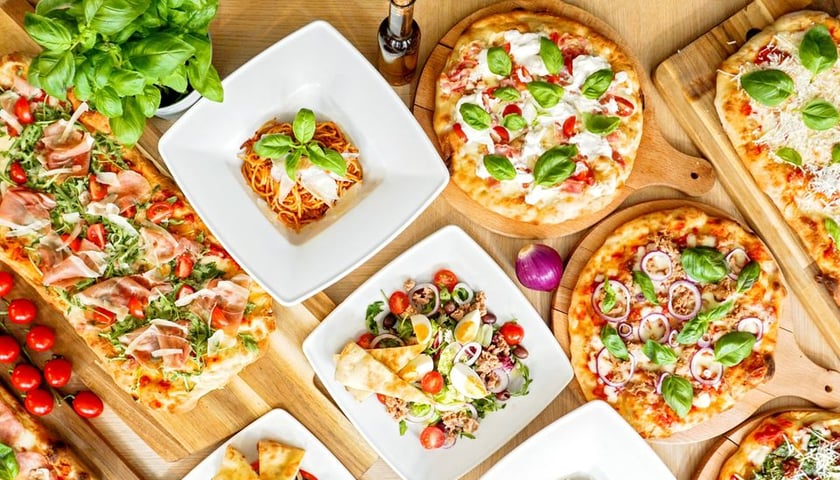 Na zdjęciu pizza rzymska z wrocławskiego lokalu Ale Rzym.