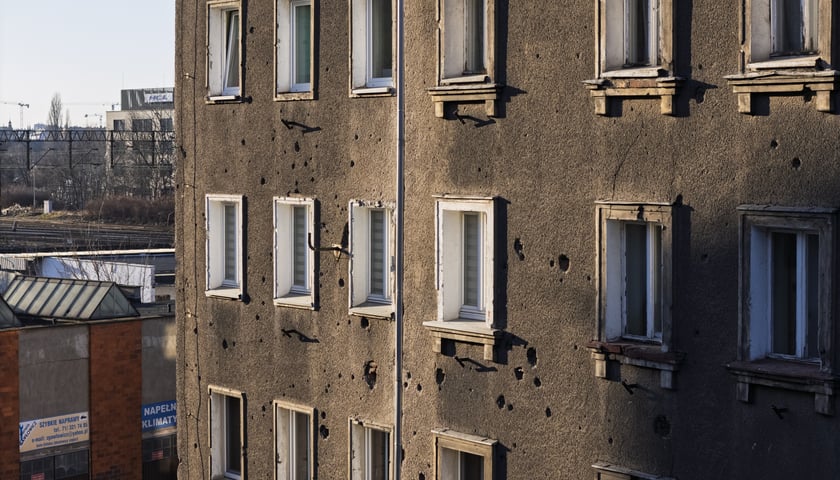 <p>Kamienica przy ul. Ustronie 11 przejdzie remont</p>