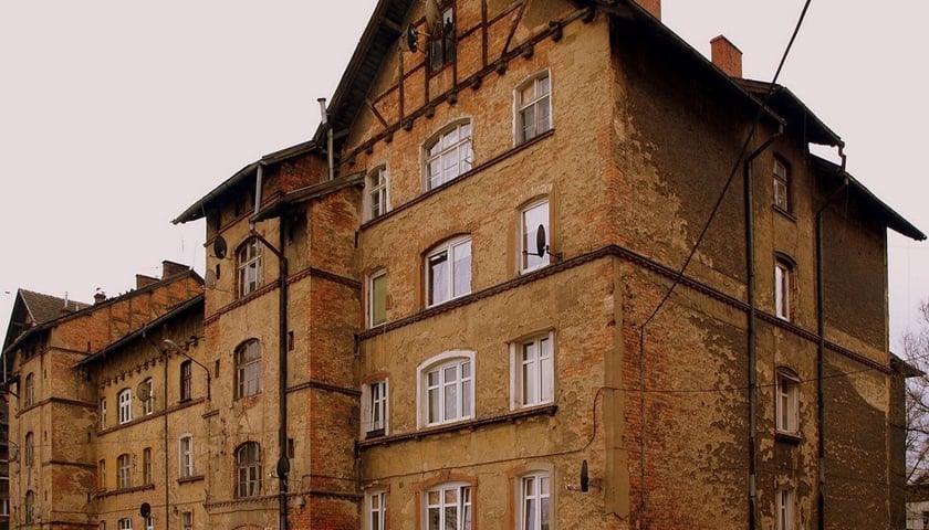 <p>Historyczna zabudowa Brochowa przejdzie rewitalizację. To proces na lata, ale warto czekać na rezultat</p>