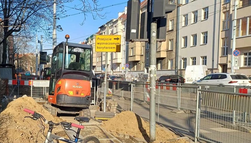 Na zdjęciu budowa peronów wiedeńskich i modernizacja przystanków