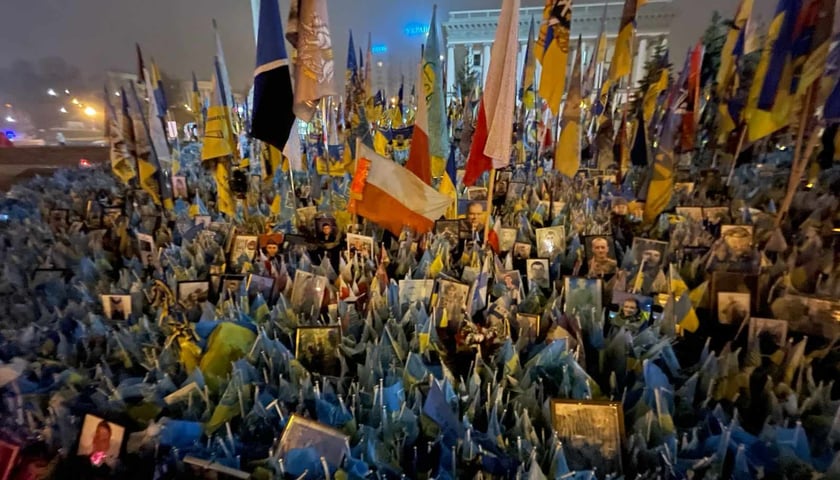 <p>Zdjęcia poległych.</p>