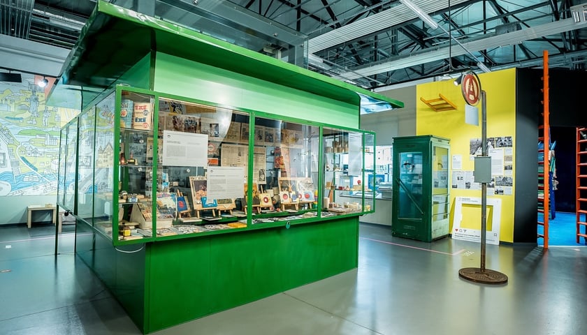 Kiosk RUCH-u, który można oglądać w Centrum Historii Zajezdnia we Wrocławiu