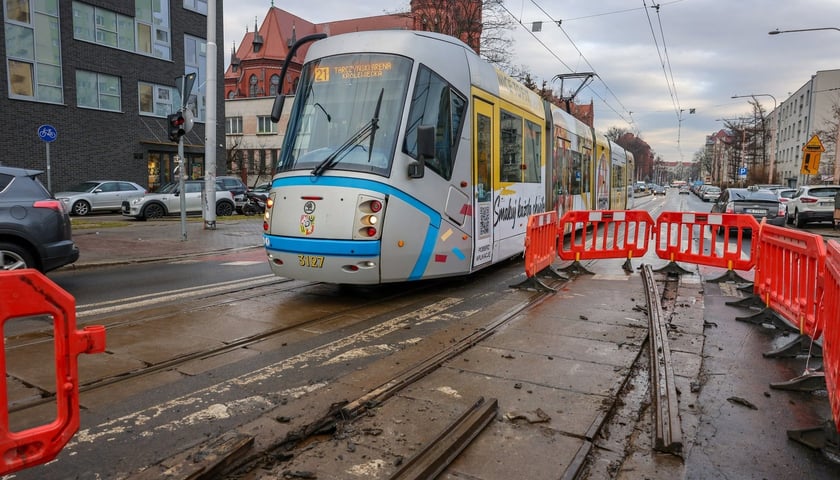 Skrzyżowanie ulic Borowskiej i Glinianej we Wrocławiu.
