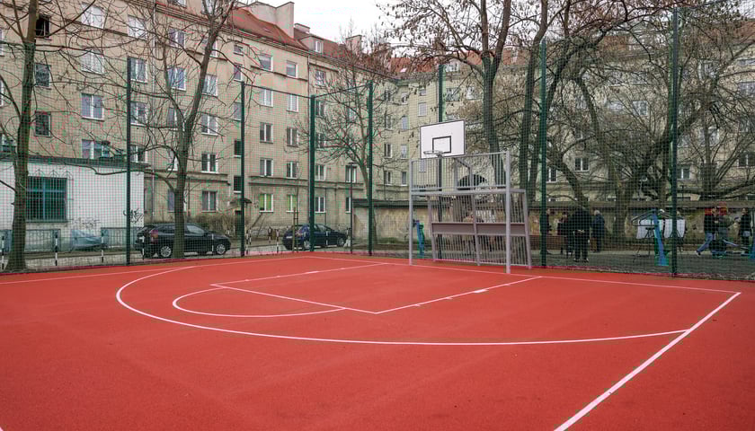 <p>Wyremontowane podw&oacute;rko w kwartale&nbsp;Jaracza &ndash; Orzeszkowej &ndash; Wyszyńskiego - Nowowiejska</p>