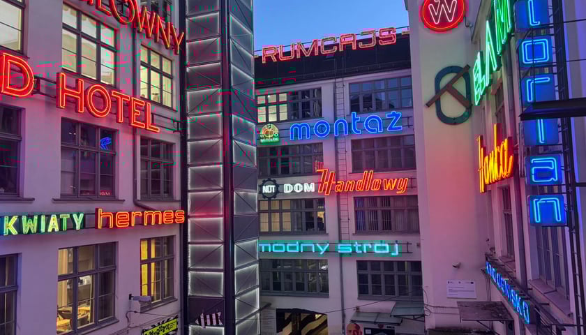 Podwórko Neonów przy ul. Ruskiej 46.