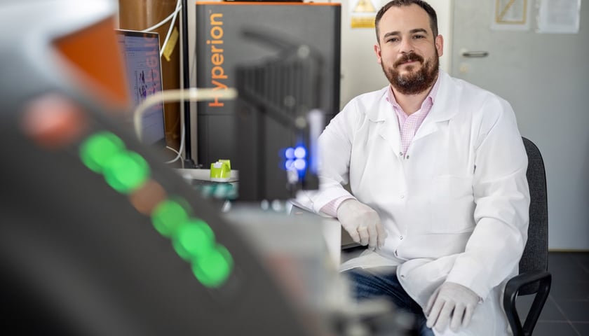 Prof. Marcin Poręba z Wydziału Chemicznego Politechniki Wrocławskiej