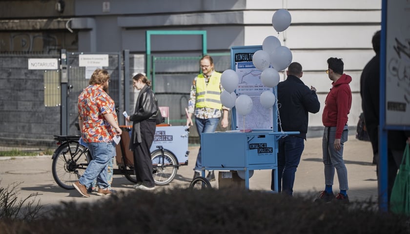 Kosnultacje społeczne na temat przebiegu trasy tramwajowej na Psie Pole
