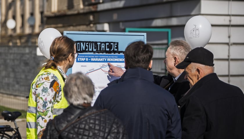 Kosnultacje społeczne na temat przebiegu trasy tramwajowej na Psie Pole