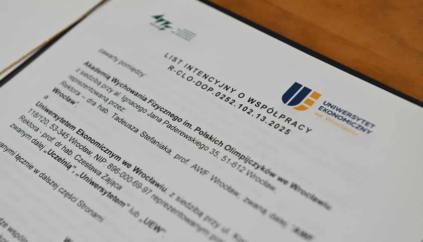 <p>List intencyjny między Uniwersytetem Ekonomicznym we Wrocławiu a Akademią Wychowania Fizycznego we Wrocławiu. 06.03.2025</p>