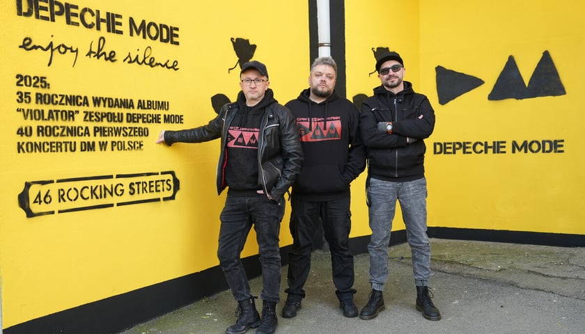 Koncert pod blokiem i odsłonięcie muralu na Orzechowej. Wrocław. 16.03.2025