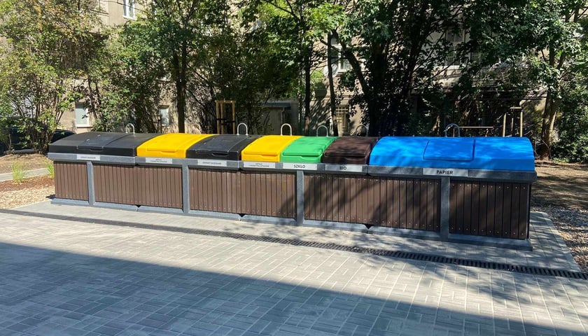 Przykładowe pojemniki półpodziemne