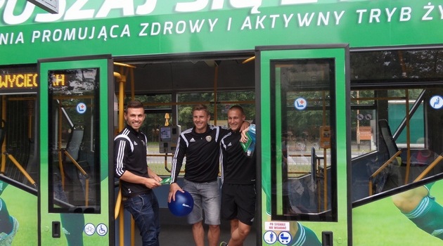 Piłkarze w tramwaju