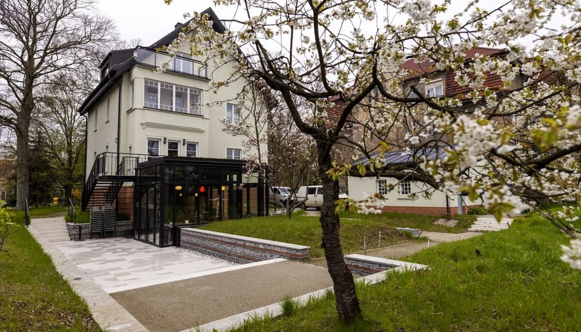 <p>Siedziba Fundacji Olgi Tokarczuk, na parterze kt&oacute;rej znajduje się Restauracja FTT</p>