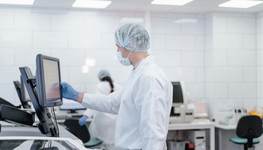 <p>-&nbsp;W tej sprawie ściśle wsp&oacute;łpracujemy z Powiatową Stacją Sanitarno-Epidemiologiczną - zapewnia&nbsp;lek. med. Michał Rataj z WSS przy Koszarowej.</p>