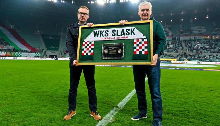 Michał Mazur, nowy prezes Śląska Wrocław (z lewej) i Andrzej Padewski, prezes zarządu Dolnośląskiego Związku Piłki Nożnej